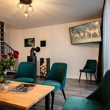 Apartament W Winiarni Dabrowka Szczepanowska Exterior foto